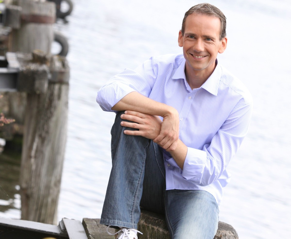 Matthias Herzog studierte Sportwissenschaften und legte dabei den Schwerpunkt auf Psychologie sowie Ernährung.