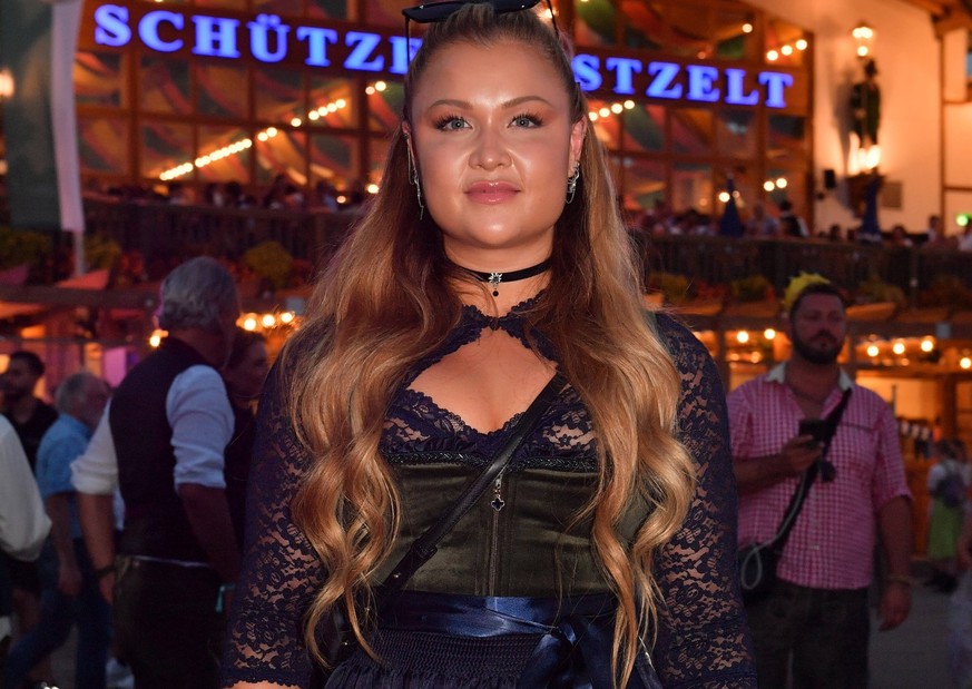 Sophia Thiel / Wiesn 2023 / 2. Tag / Almauftrieb / K