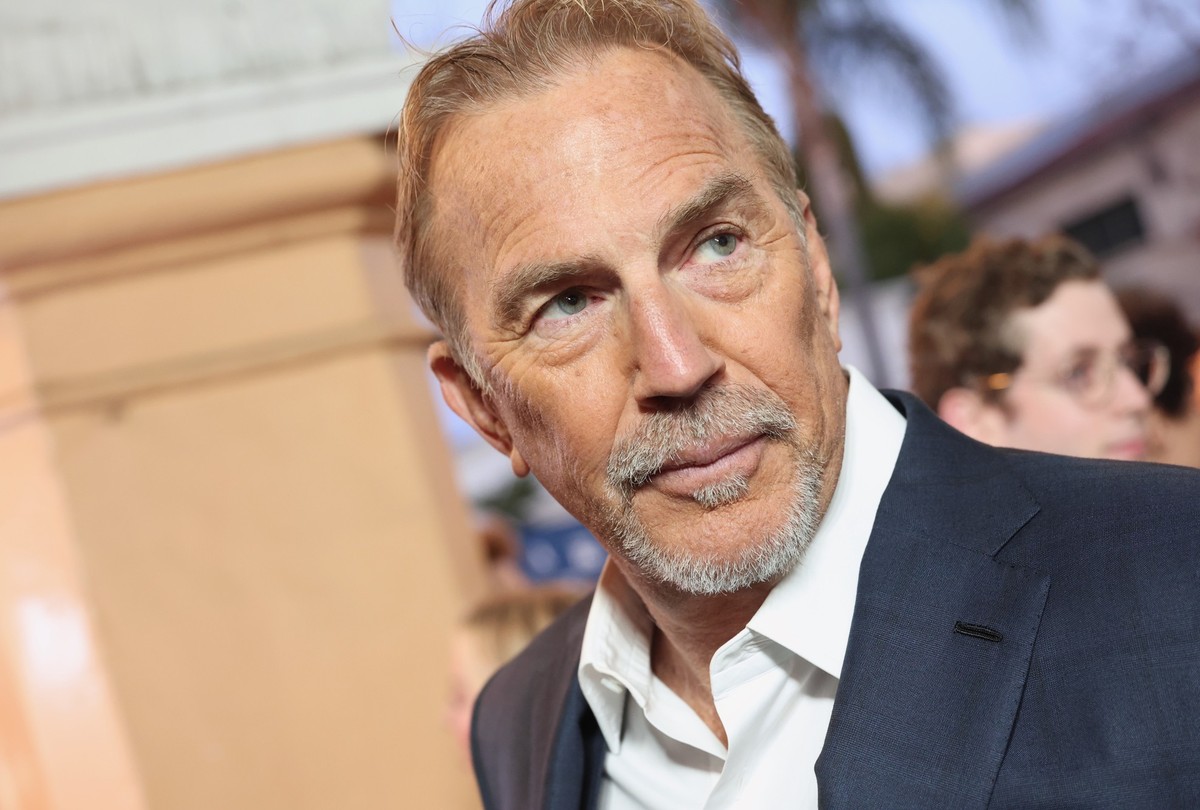 SANTA BARBARA, CALIFORNIA - FEBRUARY 07: Kevin Costner attends the 40th Annual Santa Barbara International Film Festival: US Premiere Of &quot;Horizon: An American Saga- Chapter 2&quot; at The Arlingt ...