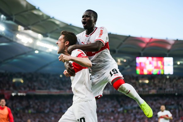 Chadrac Akolo, hier beim Jubel beim VfB mit Gentner. Der 24-Jährige spielt ebenfalls für die DR Kongo.