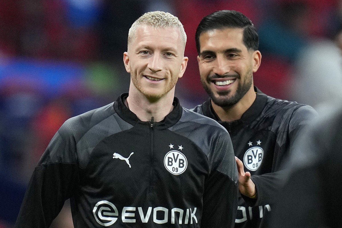 Dortmund's Marco Reus, left, and Dortmund's Emre Can smile during a training session ahead of the Champions League final soccer match between Borussia Dortmund and Real Madrid at Wembley Sta ...