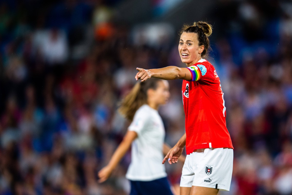 220715 Viktoria Sophie Schnaderbeck of Austria during the UEFA Women s Euro 2022 group stage match between Austria and Norway on July 15, 2022 in Brighton. Photo: Vegard Grott / BILDBYRAN / kod VG / V ...