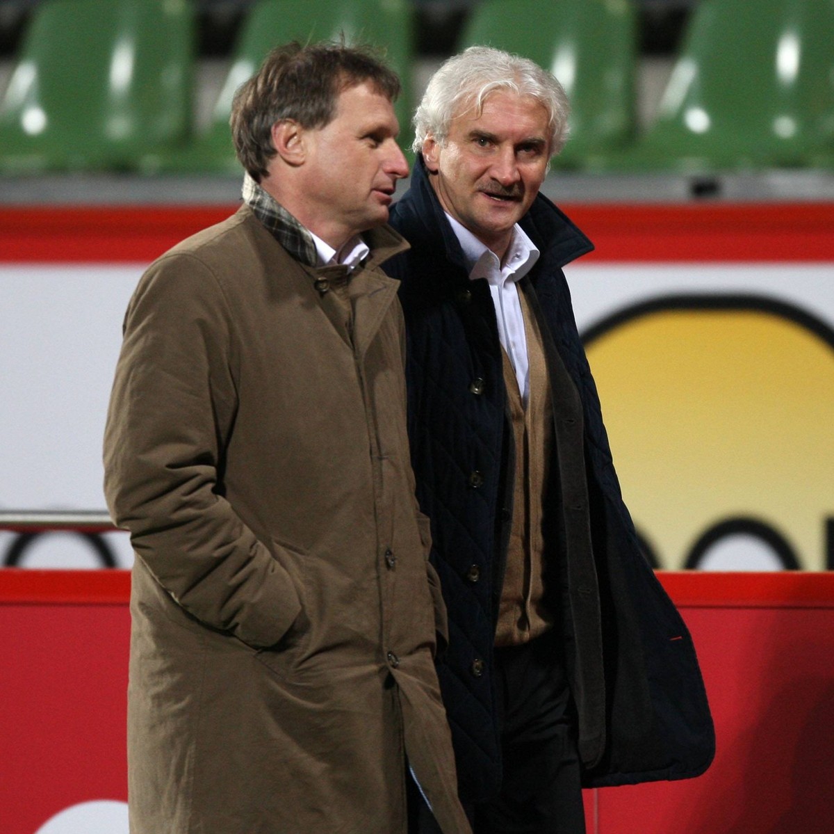 Bildnummer: 03591569 Datum: 03.04.2008 Copyright: imago/Team 2
Sportdirektor Rudi Völler (re.) und der Sportliche Leiter Michael Reschke (beide Leverkusen) - Abgang; Vdig, quer, Funktionär UEFA Cup 20 ...