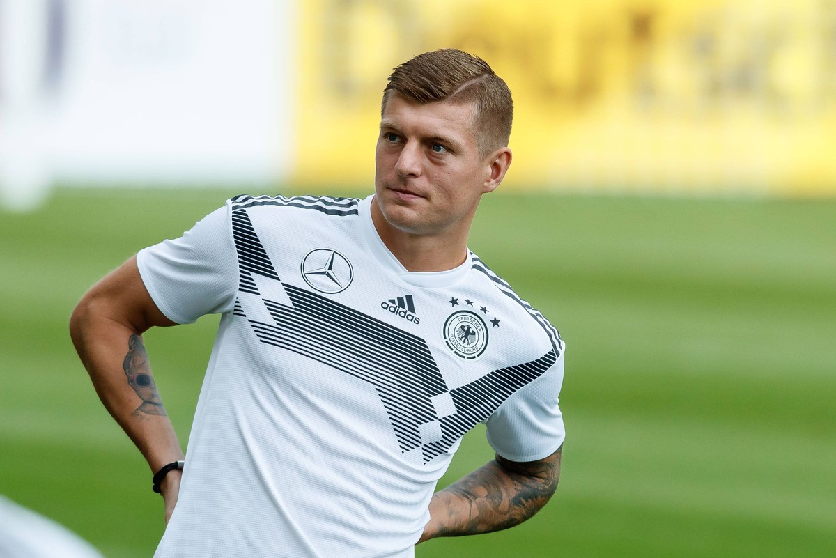 Muenchen, Germany, 04.09.2018 Training Deutsche Fussballnationalmannschaft , Toni Kroos (GER) schaut ( DeFodi507 *** Muenchen Germany 04 09 2018 Training German national football team Toni Kroos GER i ...