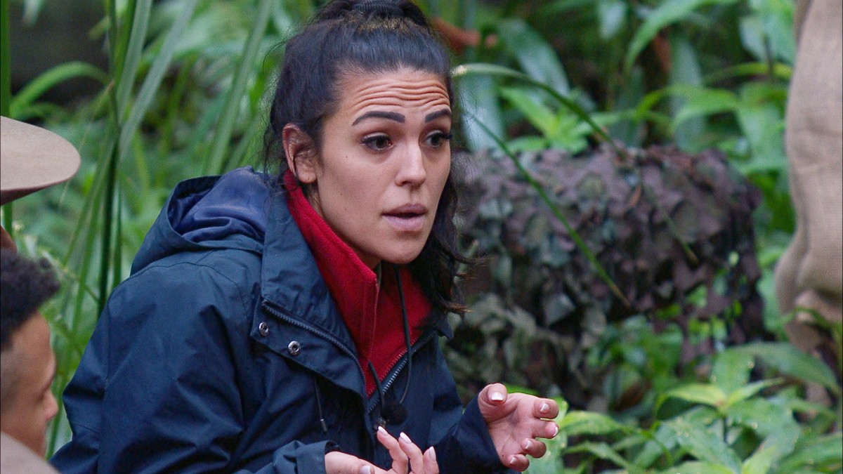 Elena Miras: Am dritten Tag im Camp hat der Realitystar Claudia Norberg mit einer anderen Wahrheit über die Trennung mit Michael Wendler konfrontiert. Jetzt brodelt es weiter.