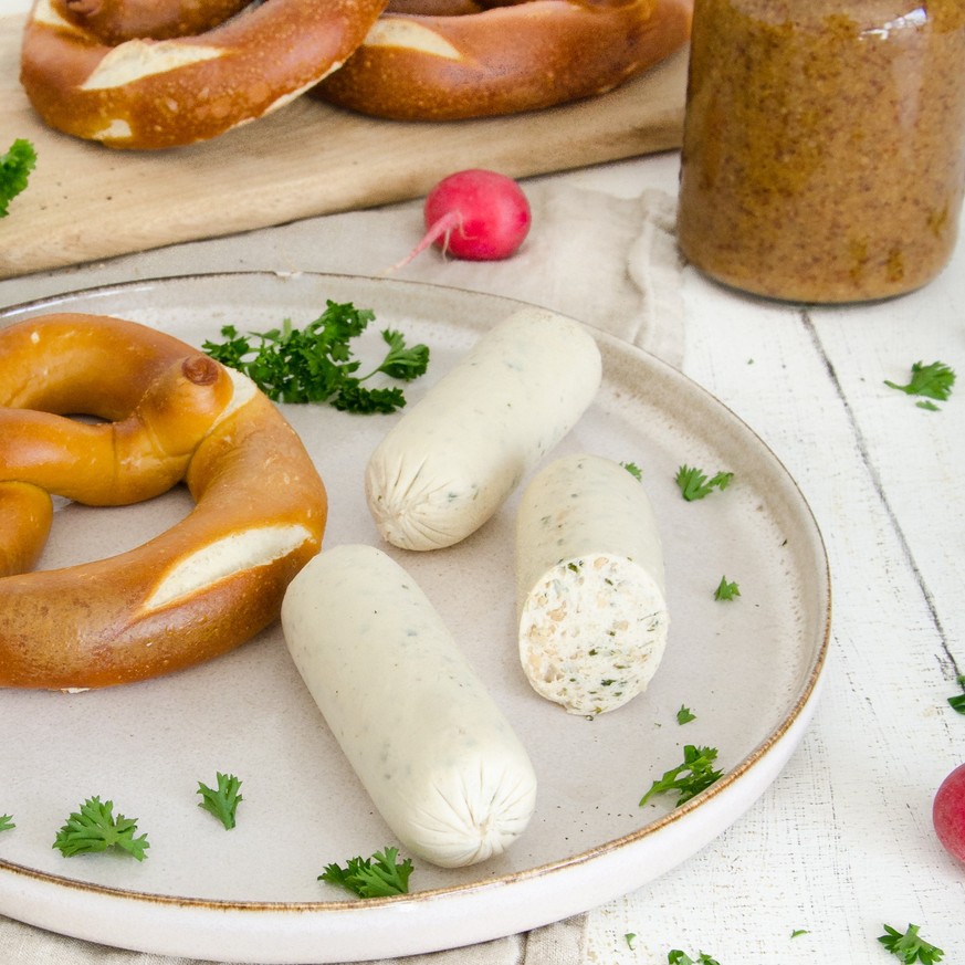 Vegane Weißwurst: Den Bayern-Klassiker gibt es – täuschend echt – auch in pflanzlich.