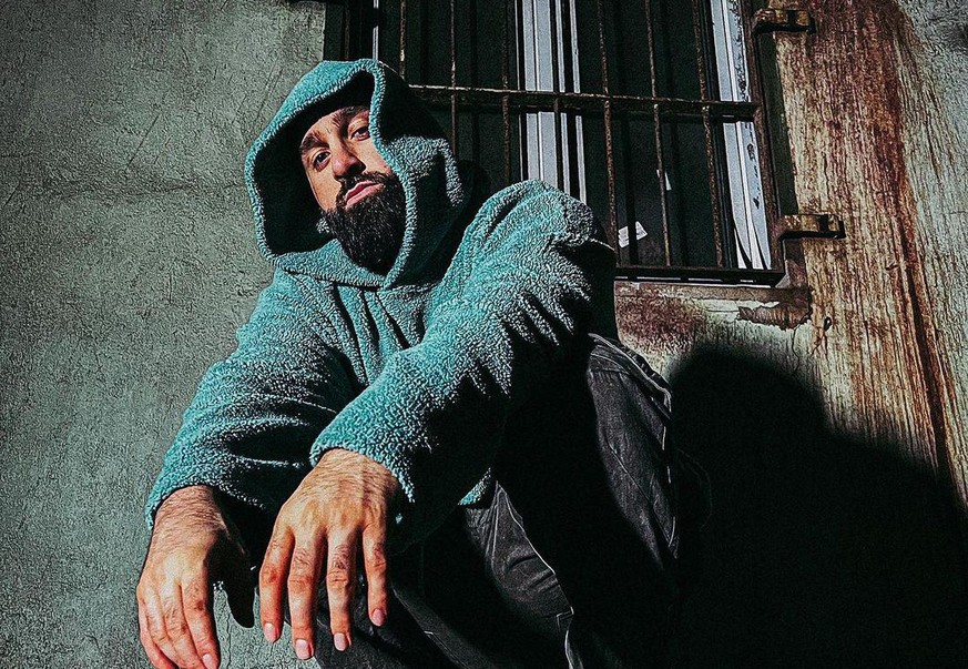Rapper Sinan-G macht Influencern, die den Ukraine-Krieg ausnutzen, eine Ansage.
