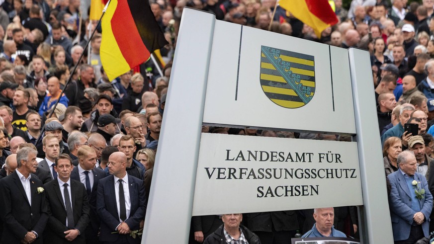 Neues aus Sachsen: AfD-Funktionär arbeitet beim ...