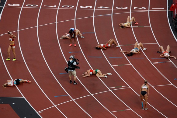 Athetes exhausted after the Women s Heptathlon final of Tokyo 2020 Olympic Games, Olympische Spiele, Olympia, OS at Olympic Stadium in Tokyo, Japan, 05 August 2021. Tokyo 2020 Olympic Games: Athletics ...