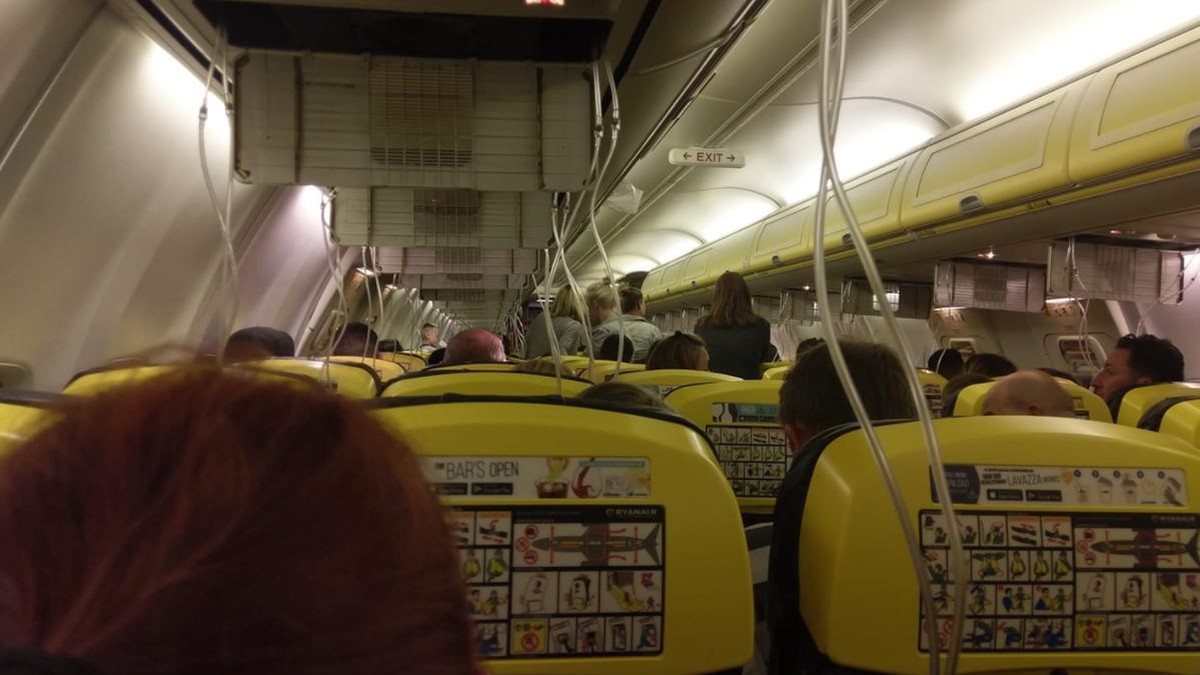 "Blut kam aus den Ohren" RyanairFlieger muss in FrankfurtHahn notlanden