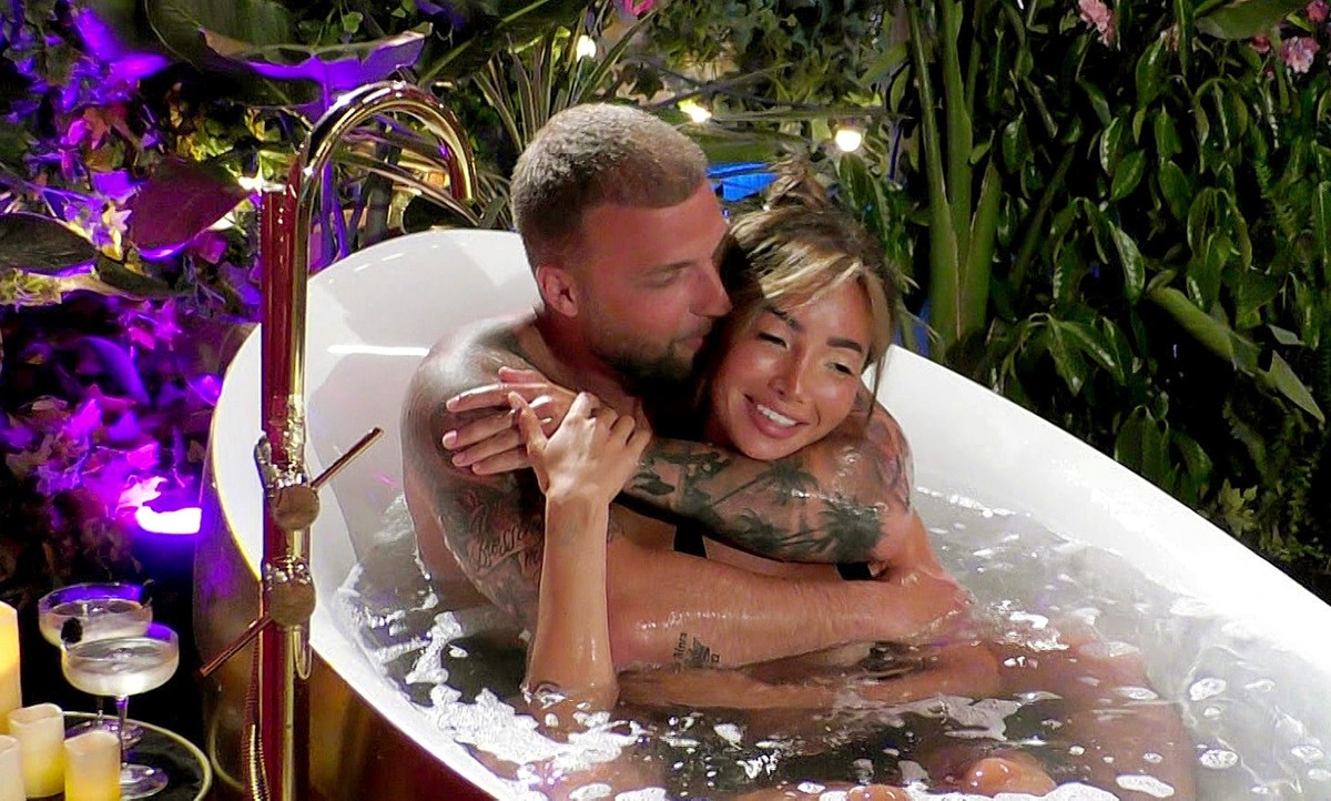 Tatum und Filip kommen sich in der Private Suite näher