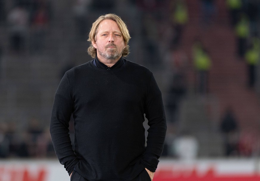 Vor Spielbeginn Sven Mislintat VfB Stuttgart, Sportdirektor, VfB Stuttgart vs Hertha BSC Berlin, Fussball, Herren, 1. Bundesliga, 14. Spieltag, Saison 22/23, GER, 08.11.2022, DFL/DFB REGULATIONS PROHI ...