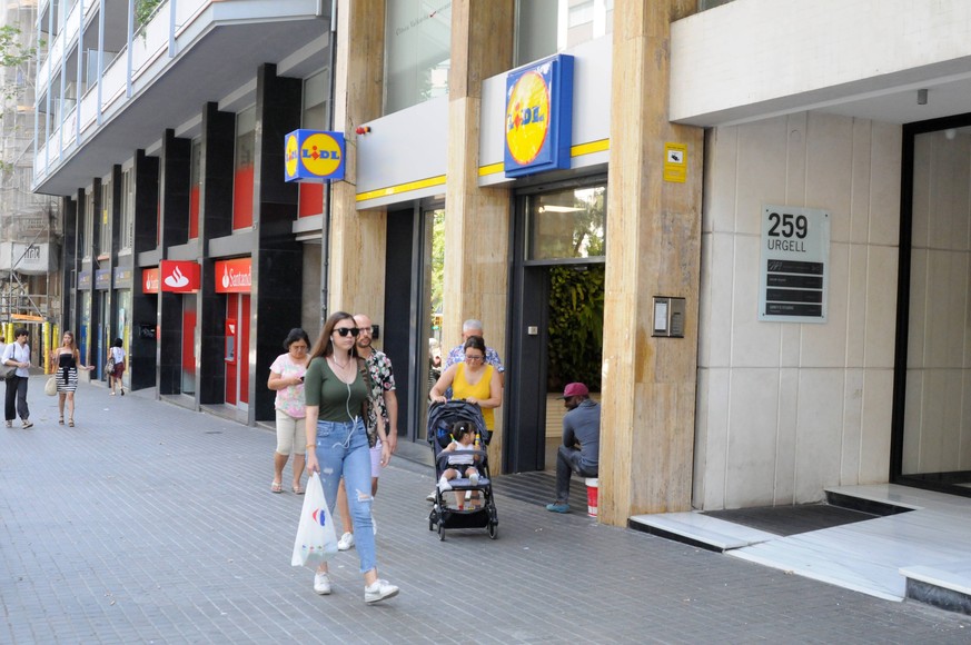 barcelona/catalonia/ Spain/ 23July 2019/ German chain lidl grocery market in Barcelona Catalonia Spain. (Photo..Francis Dean / Deanpictures. PUBLICATIONxNOTxINxDEN