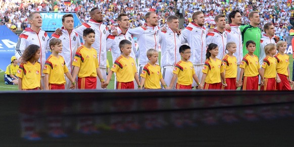 FUSSBALL WM 2014 FINALE Deutschland - Argentinien 13.07.2014 Bastian Schweinsteiger, Mesut Özil, Jerome Boateng, Miroslav Klose, Benedikt Hoewedes, Toni Kroos, Christoph Kramer, Thomas Mueller, Mats H ...