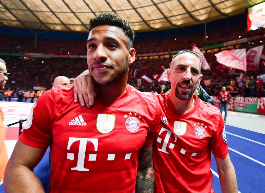 Corentin Tolisso und Franck Ribéry stehen zusammen.