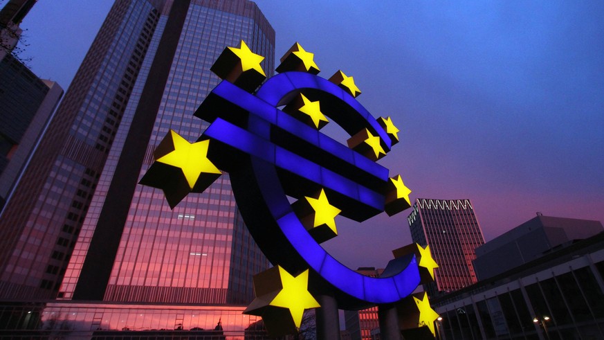 Euro Symbol vor der alten EZB Europ
