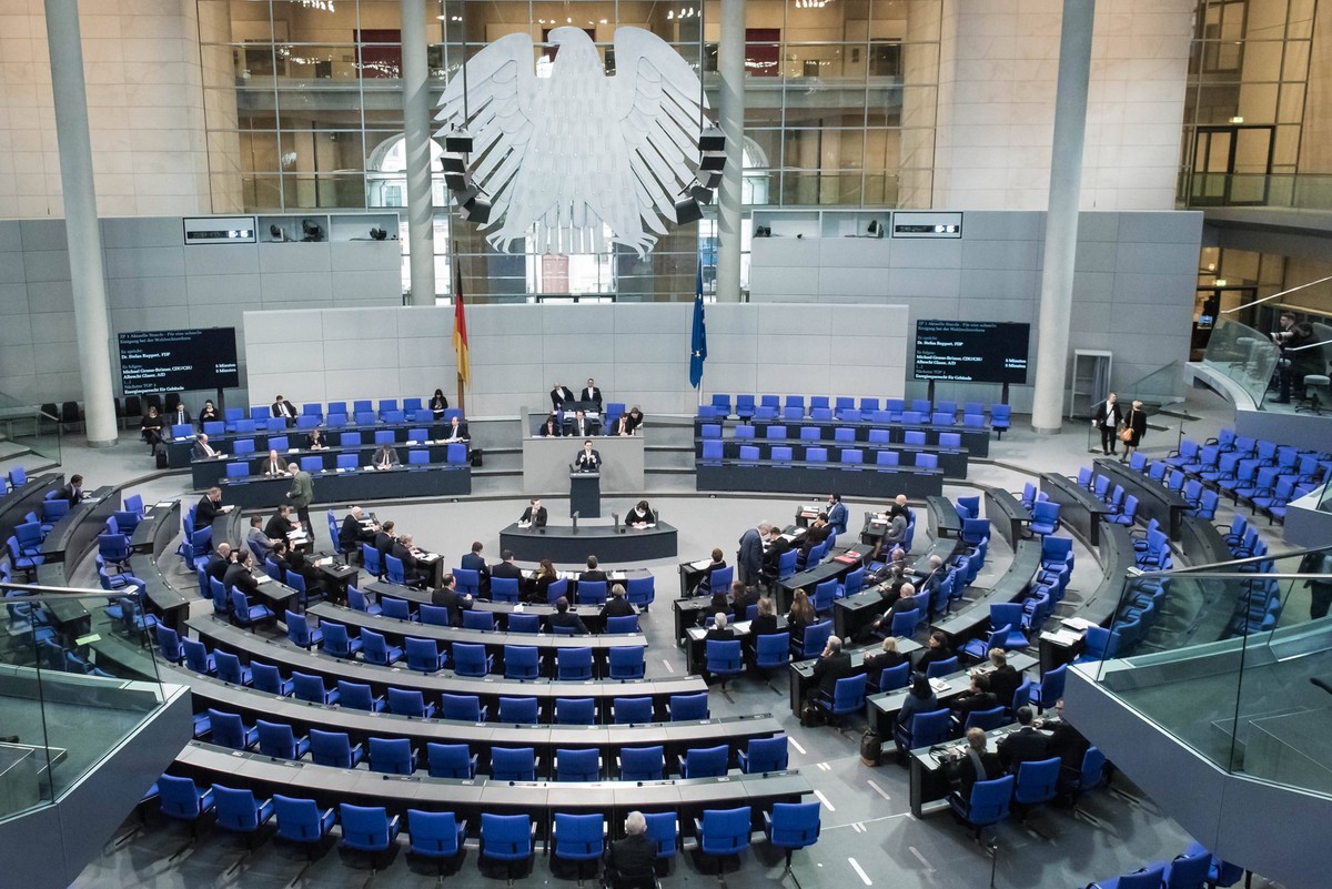 Berlin, Plenarsitzung im Bundestag Deutschland, Berlin - 29.01.2020: Im Bild ist Stefan Ruppert fdp w�hrend der Sitzung des deutschen Bundestags zu sehen. Berlin Bundestag Berlin Deutschland *** Berli ...