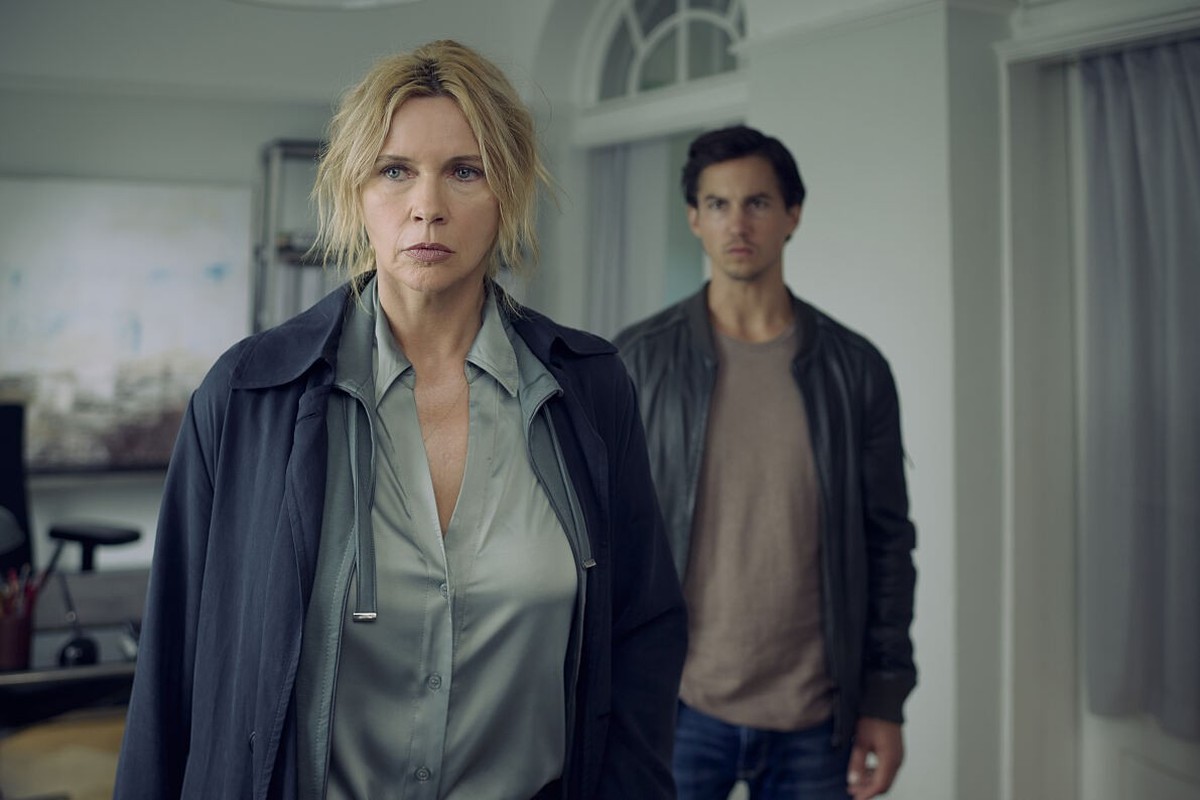 Die Protagonisten Veronica Ferres und Tim Oliver Schultz während des Drehs zu ServusTV’s „Alpentod – Alte Wunden“, am 24. September 2024, Österreich.