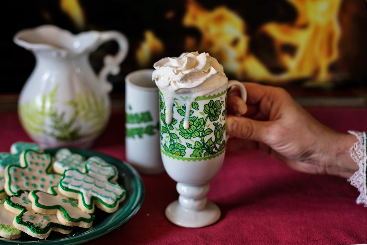 Das Kleeblatt, englisch Shamrock, ist ein wichtiges Symbol an diesem Feiertag.