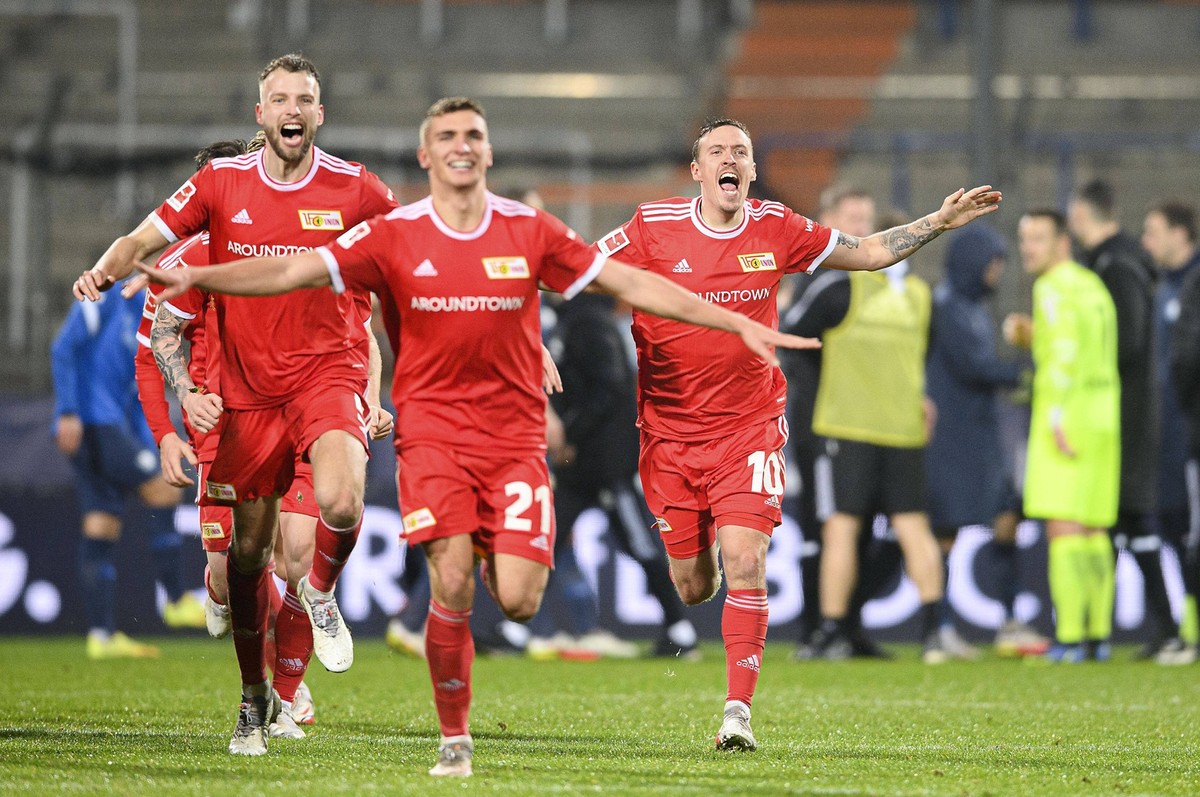 Schlussjubel UB, v.l. Marvin FRIEDRICH UB, Grischa PROEMEL Prömel, UB, Max KRUSE UB dahinter enttaeuschte Spieler von BO Fussball 1. Bundesliga, 17.Spieltag, VfL Bochum BO - 1. FC Union Berlin UB, am  ...