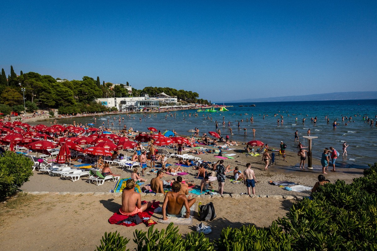 ARCHIV - 27.08.2017, Kroatien, Split: Badeg
