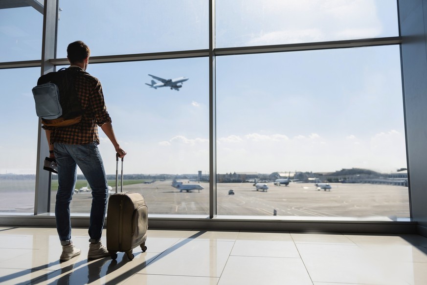 Wenn der Koffer am Flughafen verloren geht, kann das Handgepäck Gold wert sein.