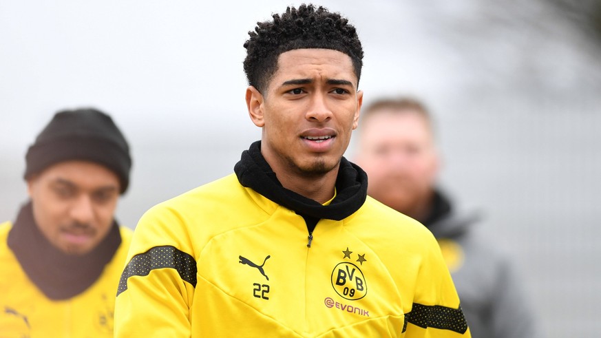 21.02.2023, Dortmund, Germany, BVB-Trainingsgelaende Hohenbuschei, BV Borussia Dortmund - Training - 21.02.2023, Jude Bellingham Borussia Dortmund schaut Foto Ralf Treese, Ralf Treese Dortmund BVB-Tra ...