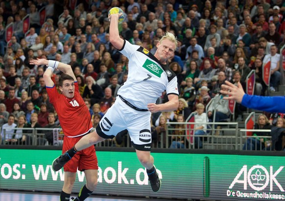 Handball Hannover 04.01.2019 testspiel Vorbereitungsspiel Deutschland (GER) - Tschechien (CZE) Patrick Wiencek (Deutschland, No.07) STERBA Jakub (Tschechien, No.14) *** Handball Hannover 04 01 2019 te ...