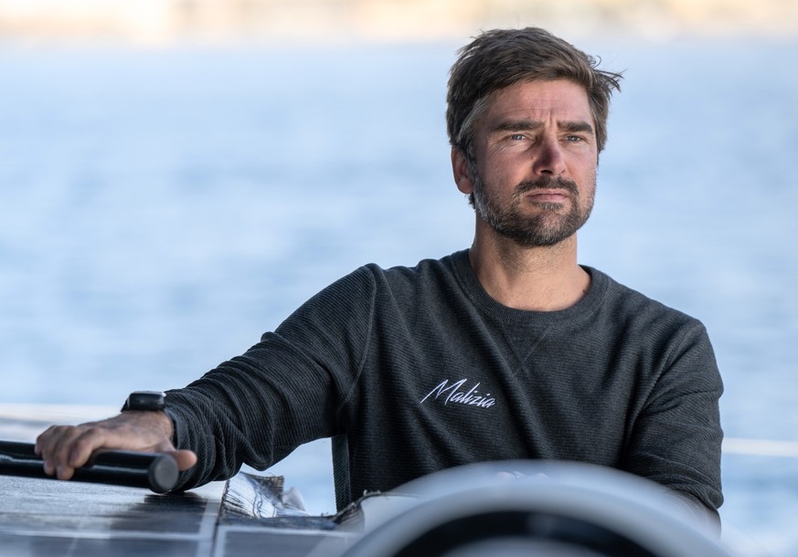 HANDOUT - 13.01.2023, Spanien, Alicante: Boris Herrmann, Profisegler und Skipper auf dem Segelschiff des Team Malizia, in Aktion beim The Ocean Race. Herrmann hat sich beim Ocean Race verletzt und kan ...