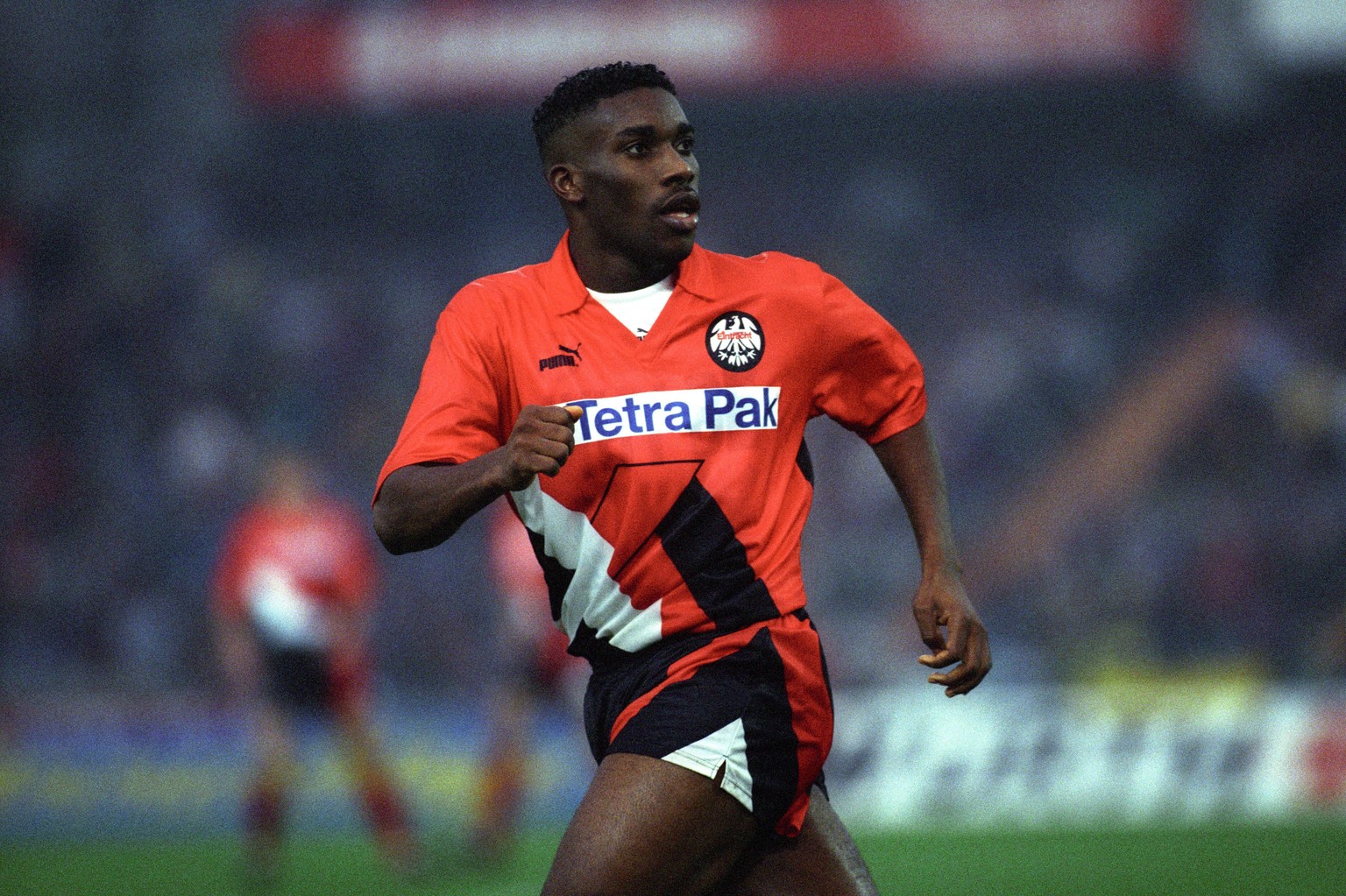 Bildnummer: 15065857 Datum: 06.11.1993 Copyright: imago/Alfred Harder Eintracht Frankfurt - Borussia Dortmund: Augustine -Jay Jay- Okocha (Frankfurt); ORD0104 Eintracht Frankfurt BVB Fussball Jayjay x ...