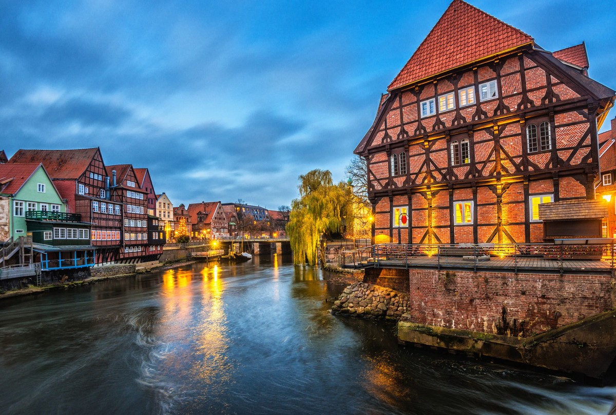View on the Old Harbour (Alter Hafen) and Stintmarkt (Fish Market) at the river Illmenau in Lüneburg at dusk.