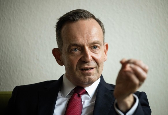 ARCHIV - 10.03.2023, Rheinland-Pfalz, Mainz: Volker Wissing (FDP), Bundesminister für Verkehr und Digitales, spricht während eines Interviews. (zu dpa «Wissing fordert europäische KI-Regeln: «Verbot i ...