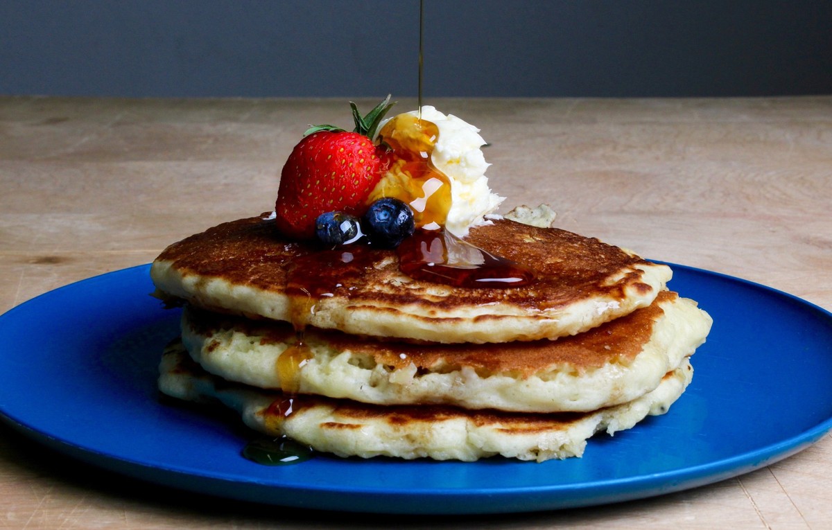 Pancakes mit Ahornsirup schmecken gut, aber auch hier versteckt sich jede Menge Zucker.