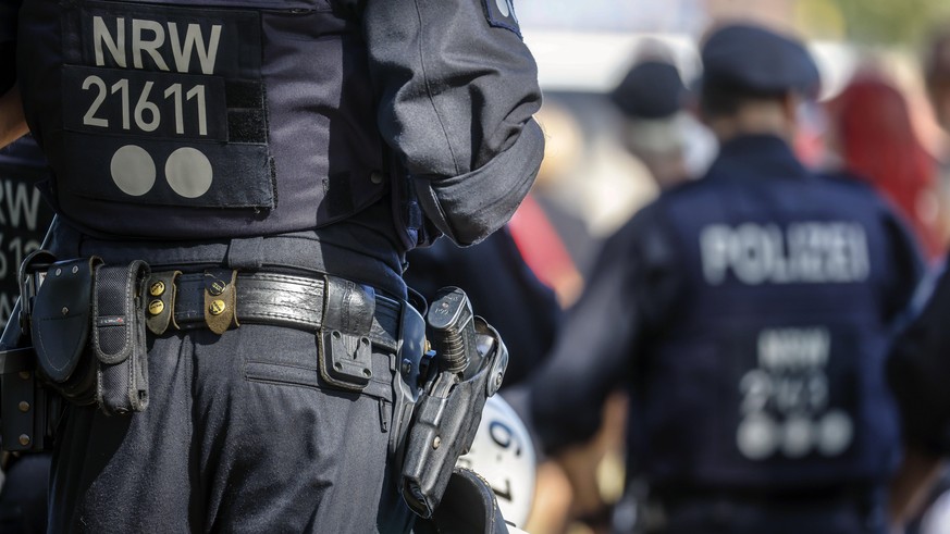 In NRW-Sicherheitsbehörden sind weitere rechtsextreme Chatgruppen entdeckt worden. (Symbolbild)