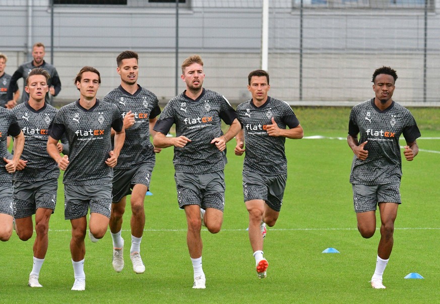 17.07.2023 Moenchengladbach Fussball, Herren, Saison 2023/2024, Training Borussia Moenchengladbach Intensive Laufeinheit mit v. li. Hannes Wolf Gladbach, Florian Neuhaus Gladbach, Julian Weigl Gladbac ...