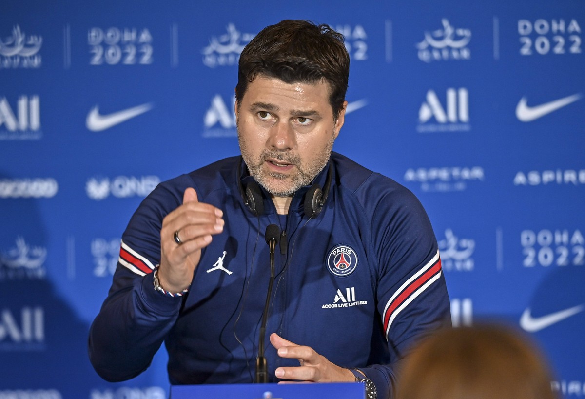 220516 -- DOHA, May 16, 2022 -- Paris Saint-Germain s head coach Mauricio Pochettino speaks at a press conference, PK, Pressekonferenz as part of the PSG Qatar Tour 2022 in Doha, capital of Qatar, May ...