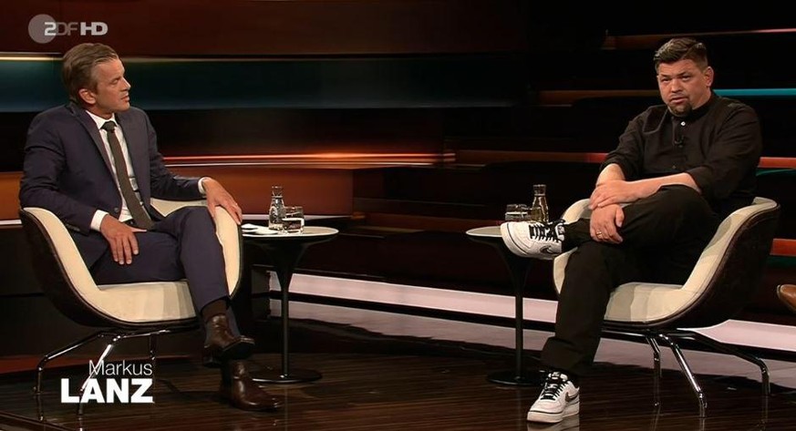 Markus Lanz (l.) und Tim Mälzer am Donnerstagabend im ZDF. Auf die Frage des Gastgebers hatte der Gastronom und Koch zunächst keine Antwort parat.