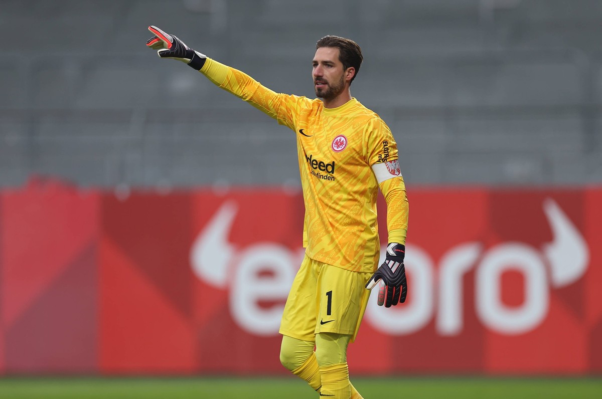 05.01.2024, Fussball Testspiel, 1. FSV Mainz 05 - Eintracht Frankfurt, v.l., Torwart Kevin Trapp Eintracht Frankfurt gibt Anweisungen, gestikuliert, mit den Armen gestikulieren gives instructions, ges ...