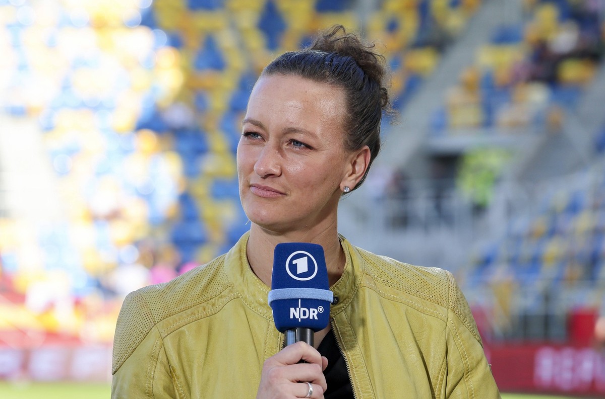 Expertin Almuth Schult Das Erste schaut, Womens European Qualifiers - Group A4, Poland vs Germany, Stadion Miejski w Gdyni, 04.06.2024, Gdynia, Polen. *** Expert Almuth Schult Das Erste watches, Women ...