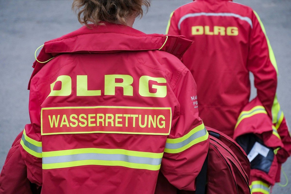 Düsseldorf 07.08.2024 DLRG Deutsche Lebens-Rettungs-Gesellschaft Wasserrettung Ehrenamt Düsseldorf Nordrhein-Westfalen Deutschland *** Düsseldorf 07 08 2024 DLRG German Life Saving Association Water R ...