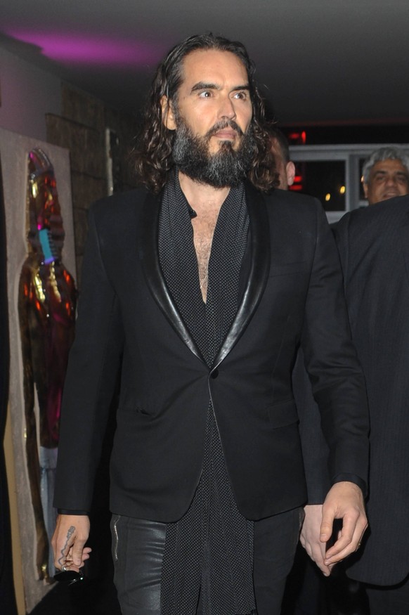 English comedian and actor Russell Brand attends the British Curry Awards 2018 at Battersea Evolution in London. NOVEMBER 26th 2018 PUBLICATIONxINxGERxSUIxAUTxHUNxONLY TSTx184397