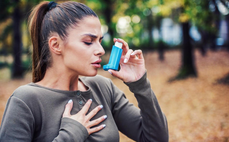 Ein herkömmliches Asthmaspray könnte gegen Covid helfen, zeigt nun eine neue Studie aus Großbritannien. (Symbolbild)