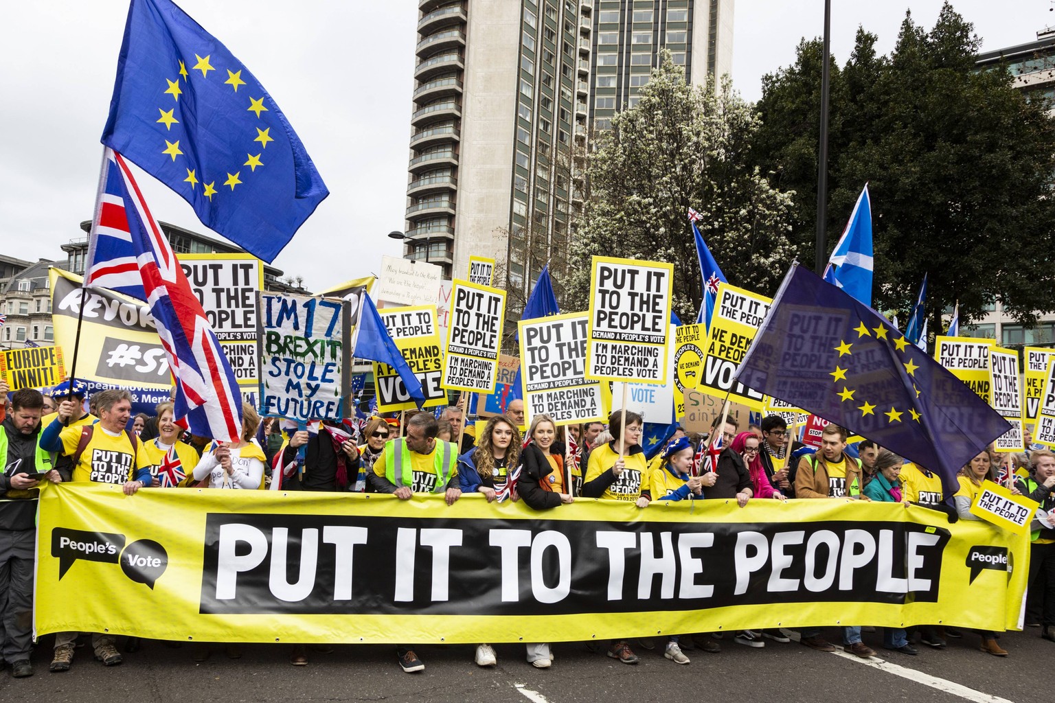 March to Stop Brexit, London, UK London, UK. 23 March 2019. Remain supporters and protesters take part in a march to stop Brexit in Central London calling for a People s Vote. *** March to Stop Brexit ...