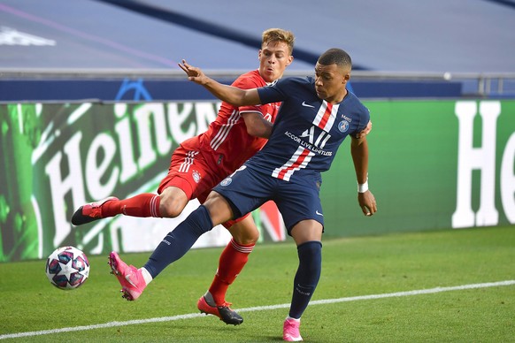 Joshua KIMMICH l. (M) gegen Kylian MBAPPE (PSG), Fussball Champions League, Finale, FC Bayern Muenchen (M) - Paris St. Germain (PSG), am 23.08.2020 im Estadio da Luz in Lissabon/ Portugal. FOTO: Frank ...