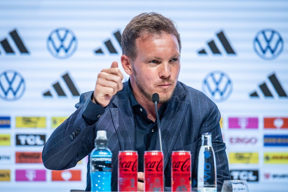 Pressekonferenz Deutsche Nationalmannschaf Berlin, 16.05.2024 Julian Nagelsmann Trainer Deutschland Daumen hoch Pressekonferenz Deutsche Nationalmannschaft, DRIVE Volkswagen Group Forum, Berlin 16.05. ...