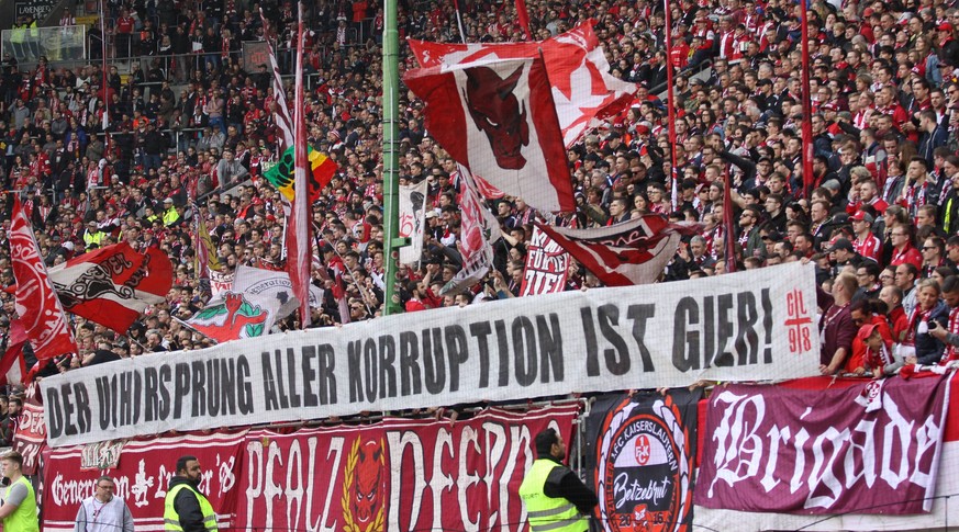 "Der U(h)rsprung aller Korruption ist Gier" – auch die Fans des 1. FC Kaiserslautern hatten einen Wortwitz parat. 