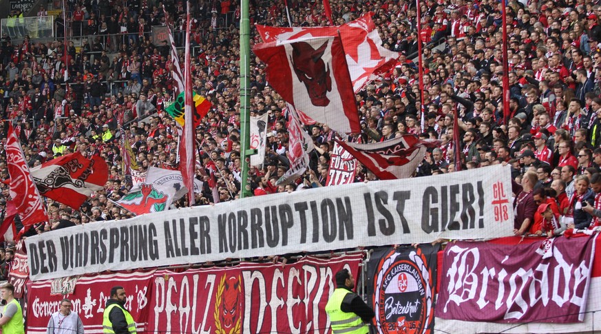 06.04.2019, xklex, Fussball 3.Liga, 1.FC Kaiserslautern - VfR Aalen emspor, v.l. Die Fans des 1.FC Kaiserslautern mit einem Spruchbanner (DFL/DFB REGULATIONS PROHIBIT ANY USE OF PHOTOGRAPHS as IMAGE S ...