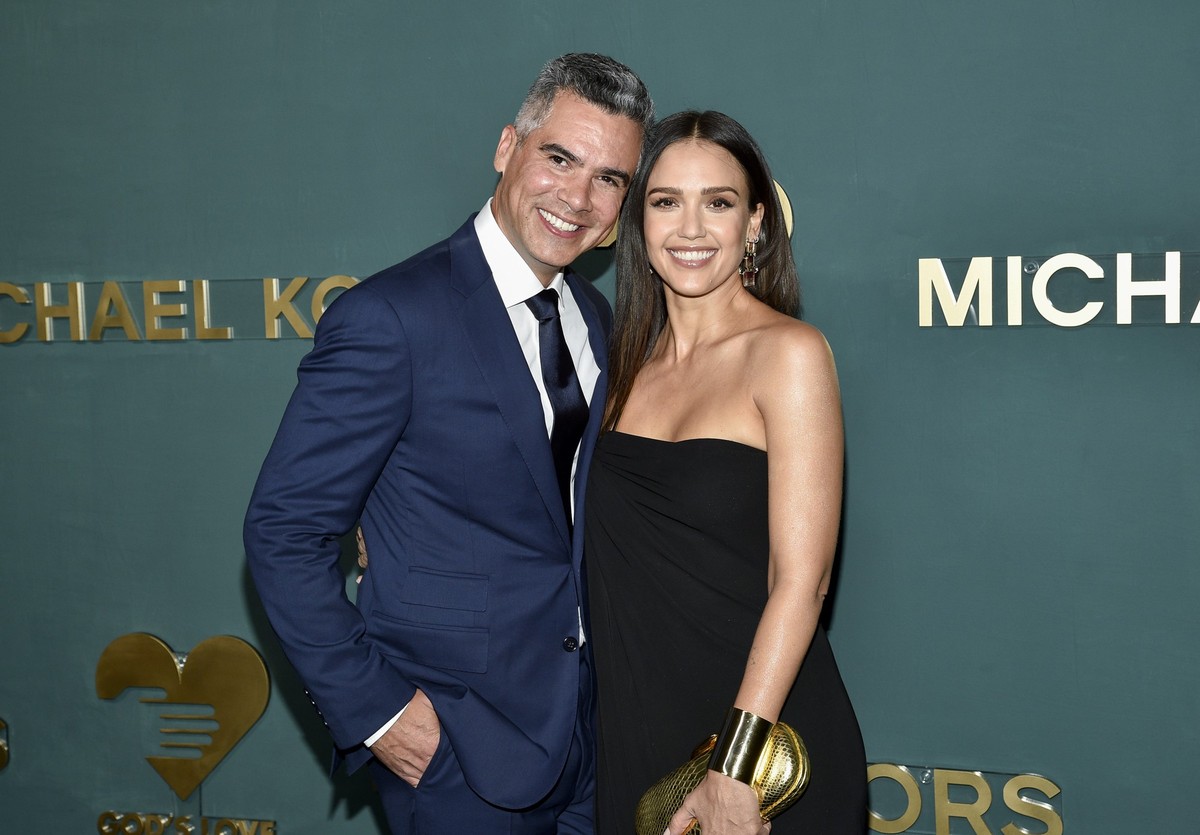 ARCHIV - 17.10.2022, USA, New York: Jessica Alba und Ehemann Cash Warren kommen zur Verleihung der 16. j