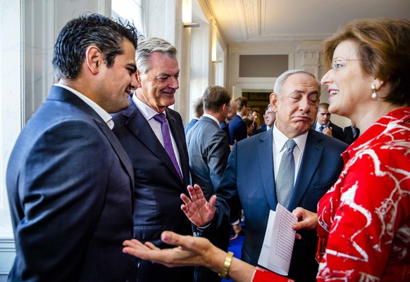epa05528515 Turkish Parliament Member of Party Denk Tunahan Kuzu (L) refuses to shake hands with Prime Minister Benjamin Netanyahu during a visit to the States General at the Binnenhof, in the Hague,  ...