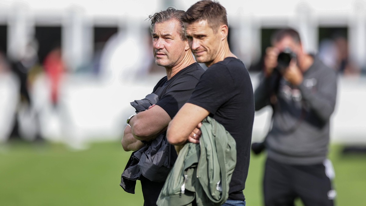 Sportdirektor Michael Zorc (l.) und Leiter der Lizenzabteilung Sebastian Kehl sehen für die Rückrunde noch Luft nach oben bei den Dortmundern.